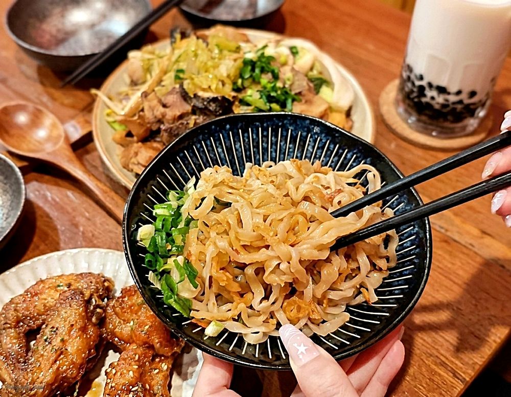 【台南北區美食】丹瓦樓 DANWA HOUSE：海安路宵夜必收！蒜香老滷味、涮嘴炸翅刀，還有文青感十足的質感茶飲。