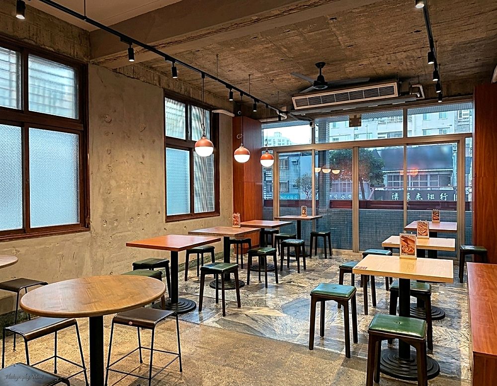 【台南北區美食】丹瓦樓 DANWA HOUSE：海安路宵夜必收！蒜香老滷味、涮嘴炸翅刀，還有文青感十足的質感茶飲。