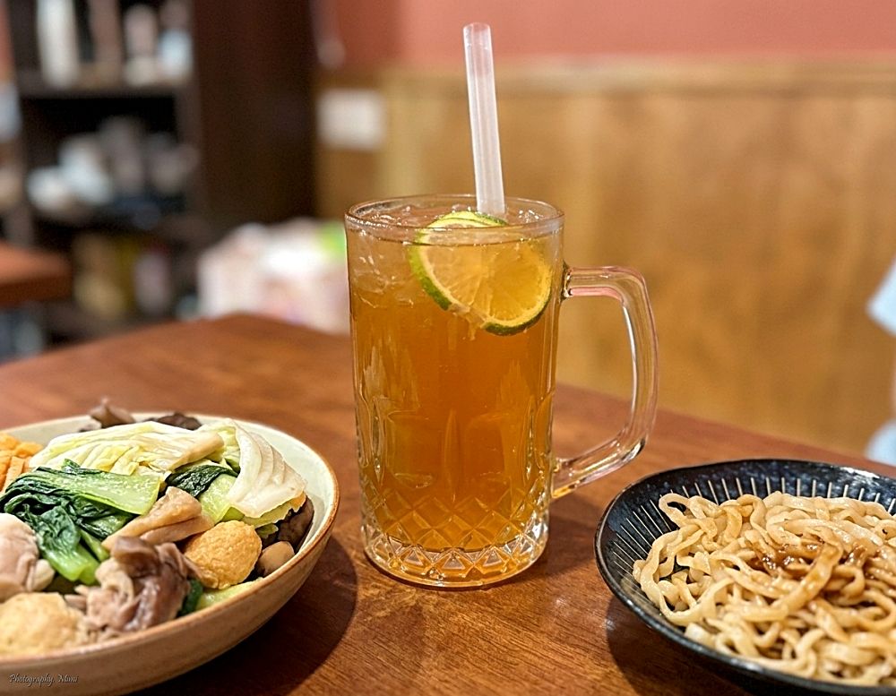 【台南北區美食】丹瓦樓 DANWA HOUSE：海安路宵夜必收！蒜香老滷味、涮嘴炸翅刀，還有文青感十足的質感茶飲。